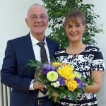 Herzlich begrüßte die DGfZ-Geschäftsführerin Dr. Bettina Bongartz (rechts) den neuen DGfZ-Präsidenten Dr. Erwin Hasenpusch Herzlich begrüßte die DGfZ-Geschäftsführerin Dr. Bettina Bongartz (rechts) den neuen DGfZ-Präsidenten Dr. Erwin Hasenpusch