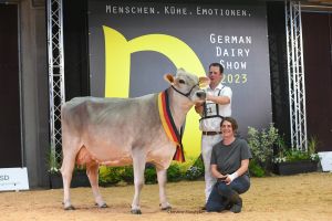 Grand Champion der Rasse Brown Swiss die Volker-Tochter Fee der Ulrich GbR
© Christine Massfeller